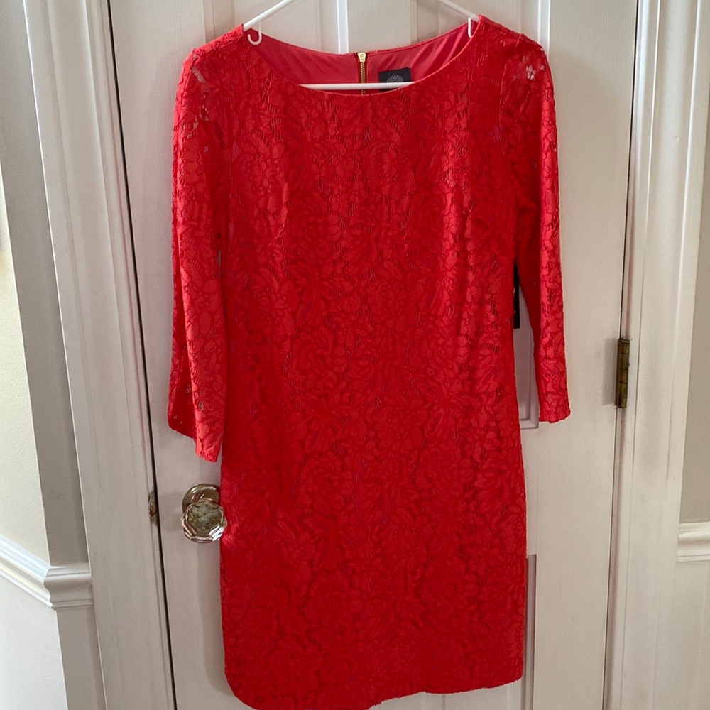 NWT Lace Vince Camuto Dress. Perfect for cocktails or a dinner date. Size 2.